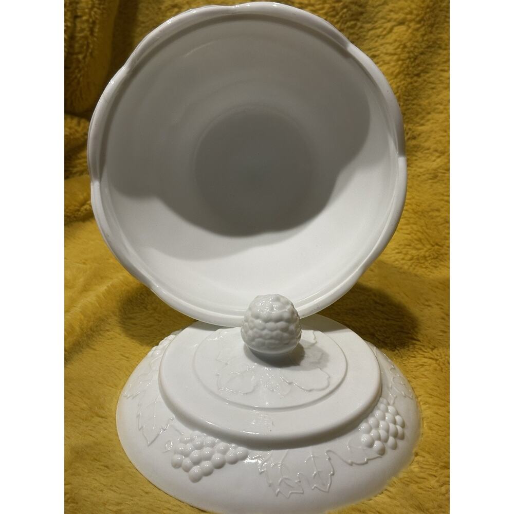 Vtg Indiana Milk Glass Colony Harvest Grapes Compote Footed Pedestal Bowl w Lid - Picture 3 of 7
